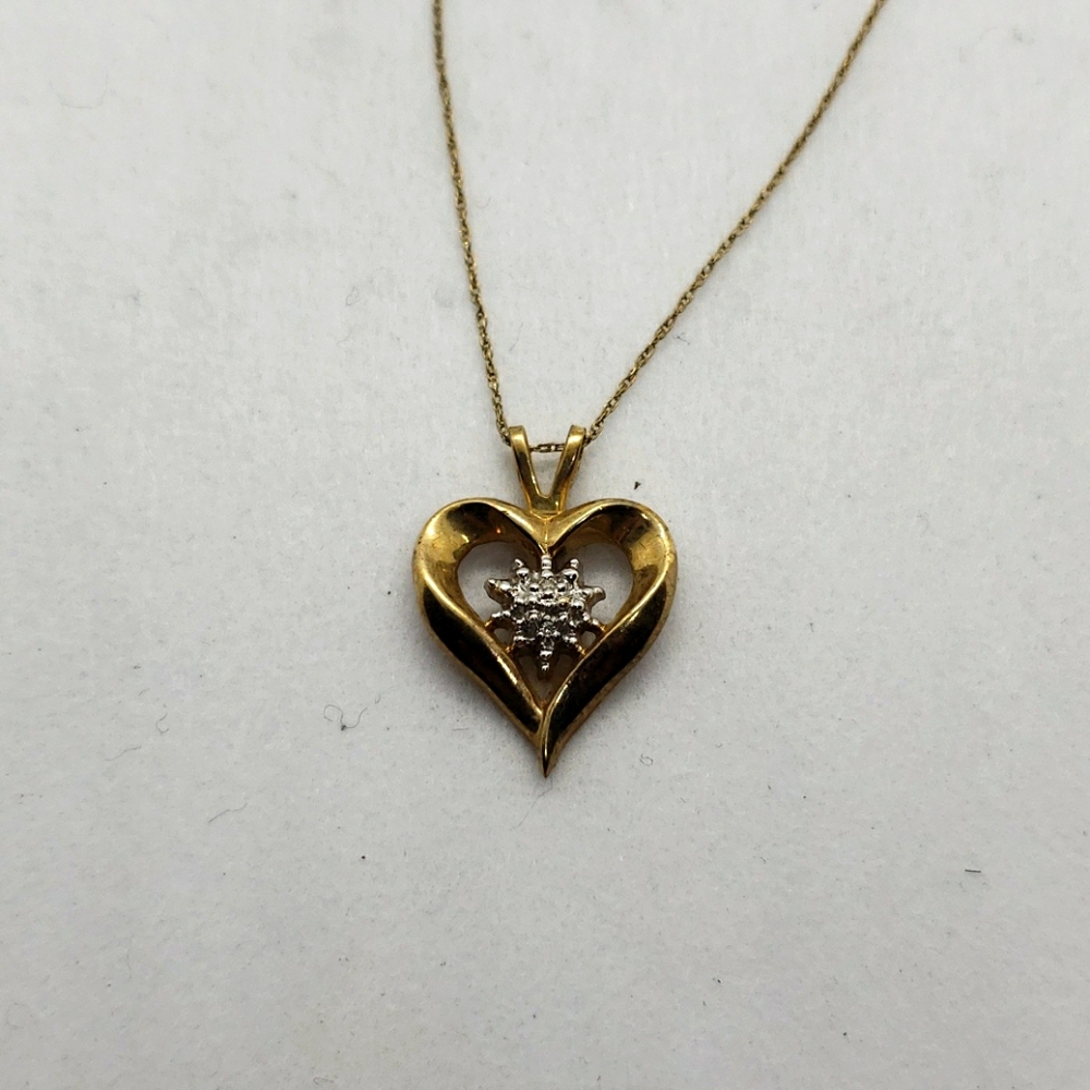 10k Diamond Heart Pendant Yellow Gold GTR